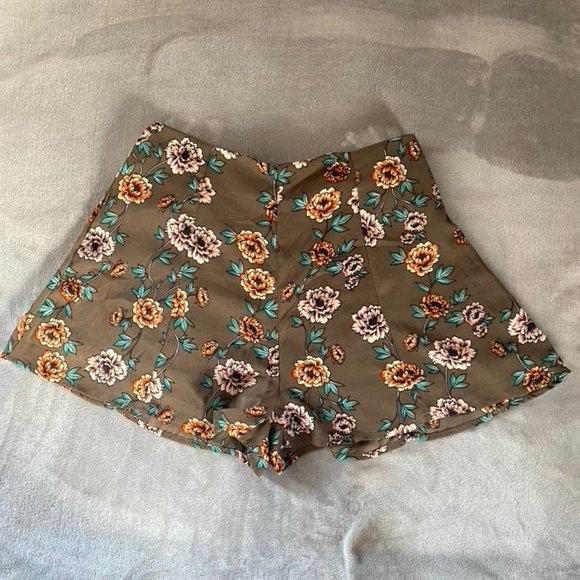 Wet Seal Floral Print Shorts - Picture 2 of 5
